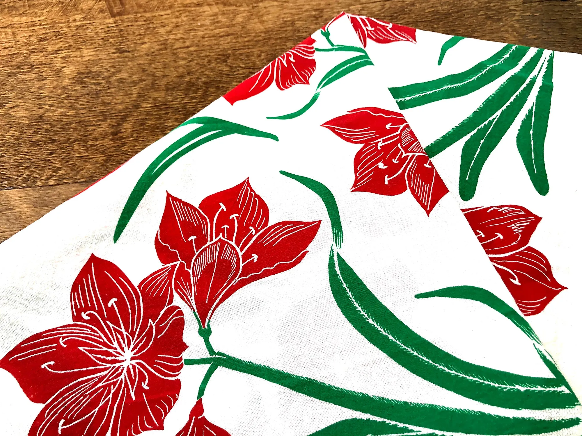 Amaryllis Holiday Tea Towel