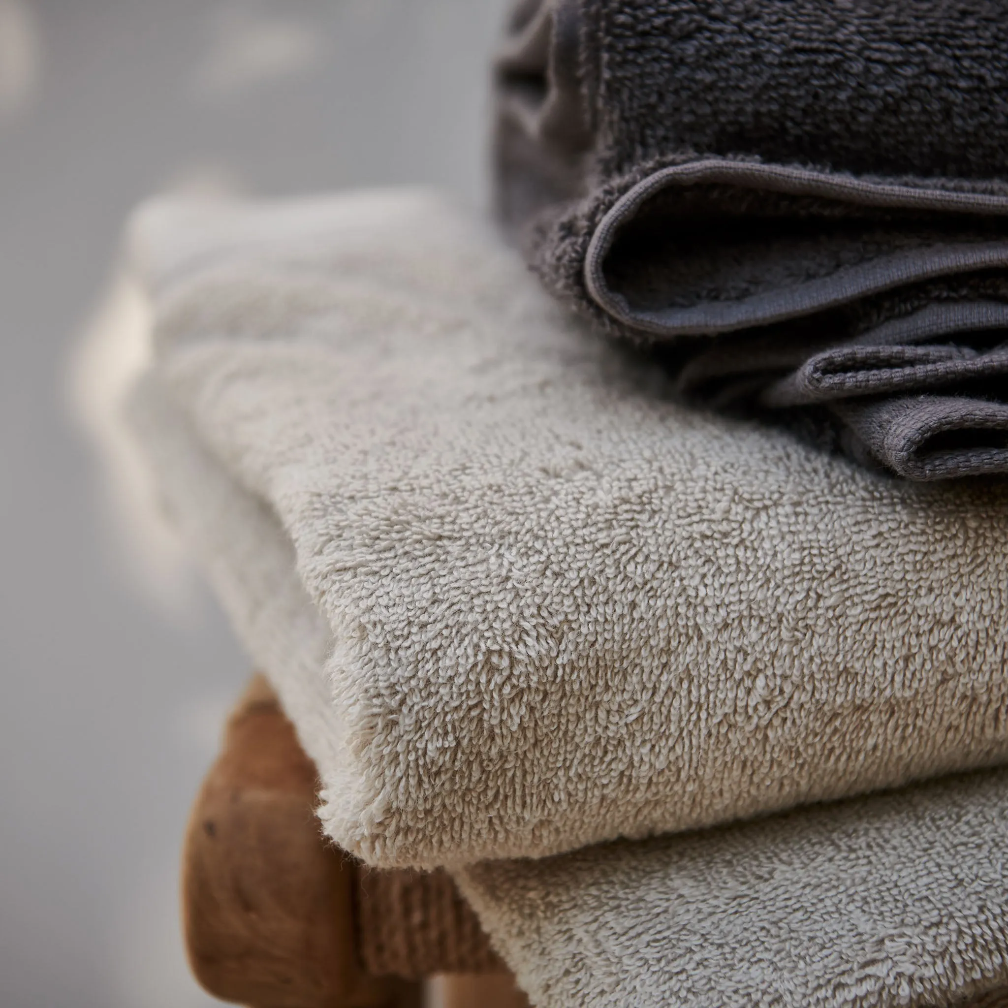 Faia Towel [Stone grey]