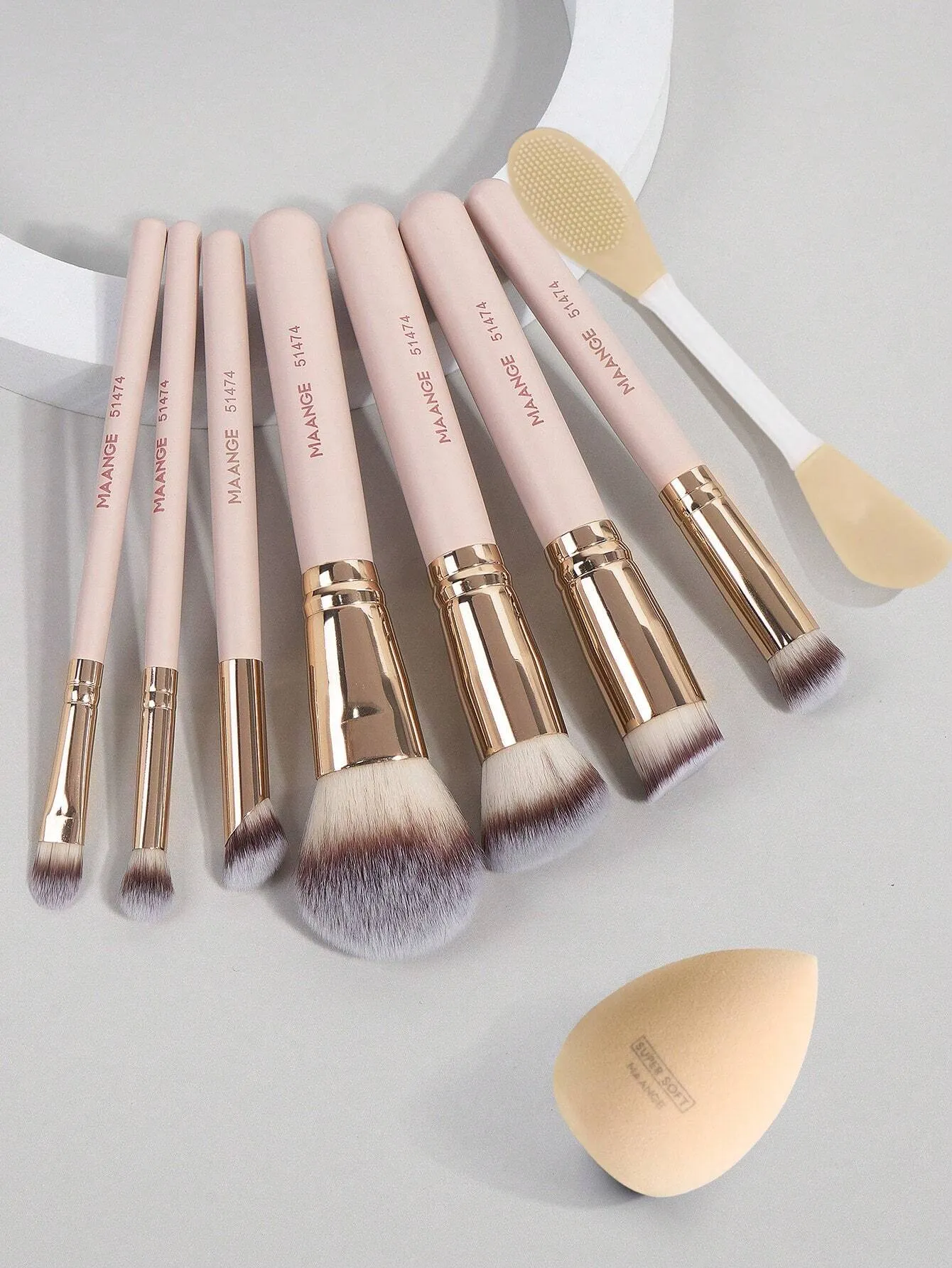 MAANGE 7pcs Makeup Brushes Set With Large, Medium And Small Foundation Brushes Eyeshadow Brushes Swoosh Brushes Nose Shadow Brushes Concealer Brushes Makeup Tools,Brush Set For Travel,Gifts For Women