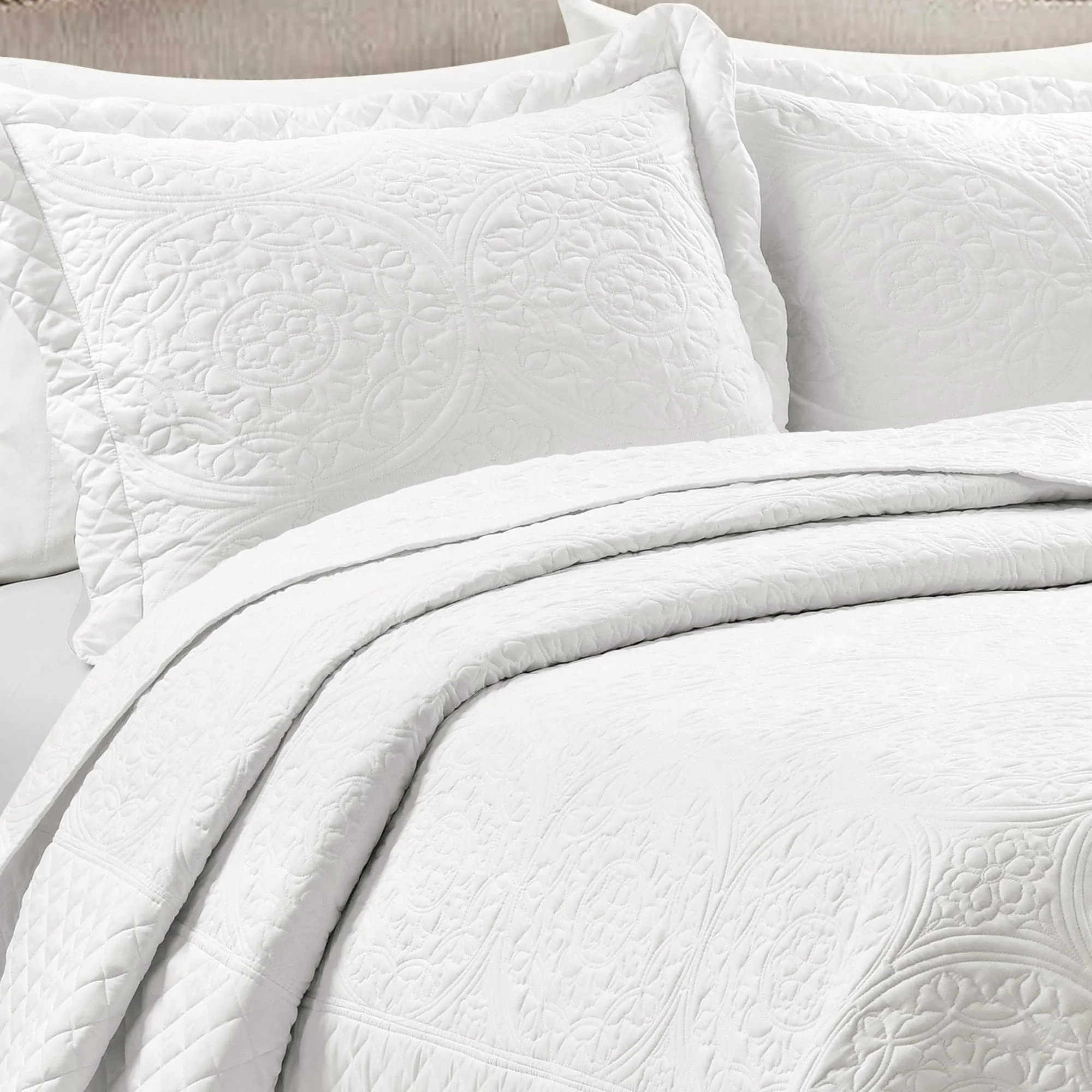 Medallion Scalloped Edge Oversized Bedspread Set