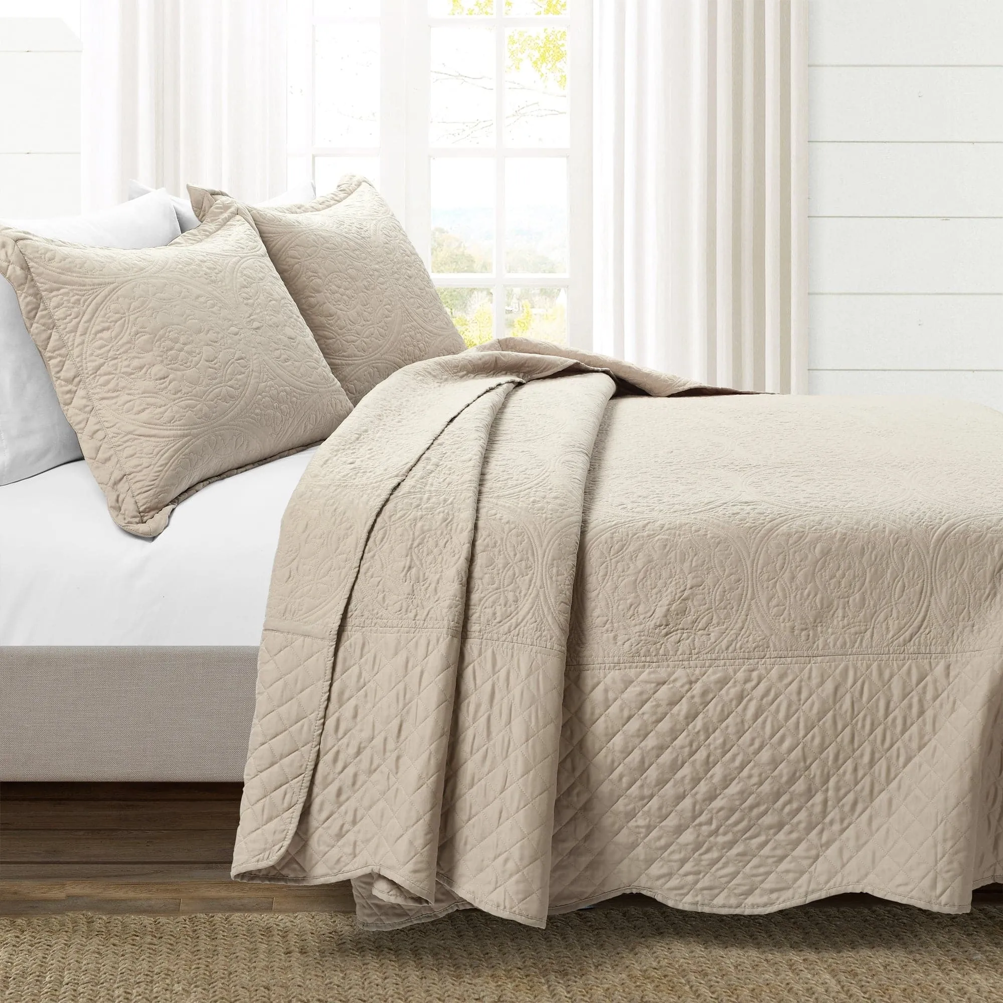 Medallion Scalloped Edge Oversized Bedspread Set