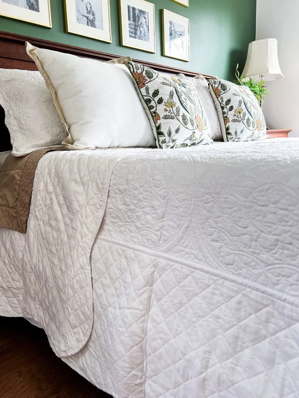 Medallion Scalloped Edge Oversized Bedspread Set