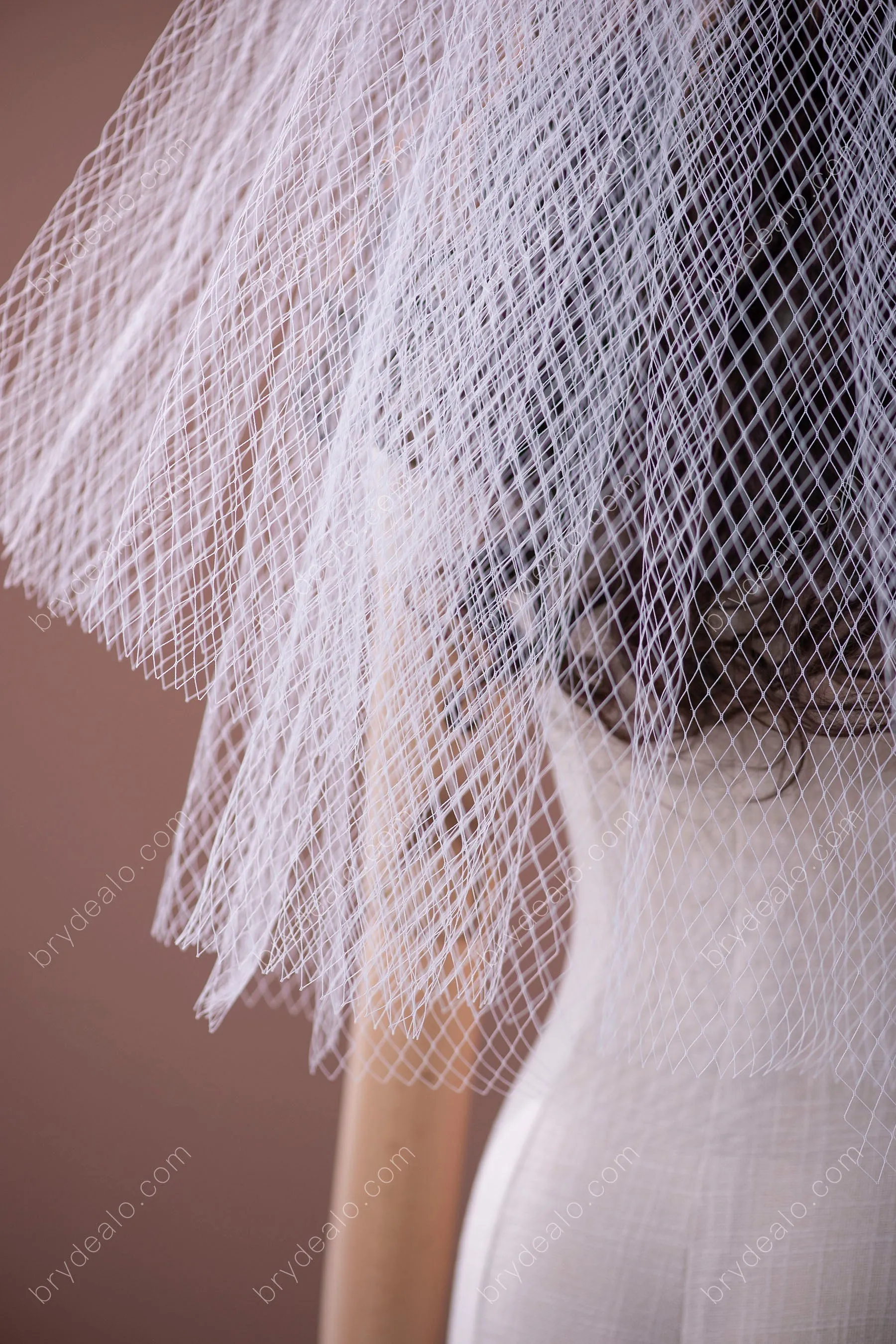 Pretty Short Wedding Veil Unique Rhombic Net Elbow Bridal Veil