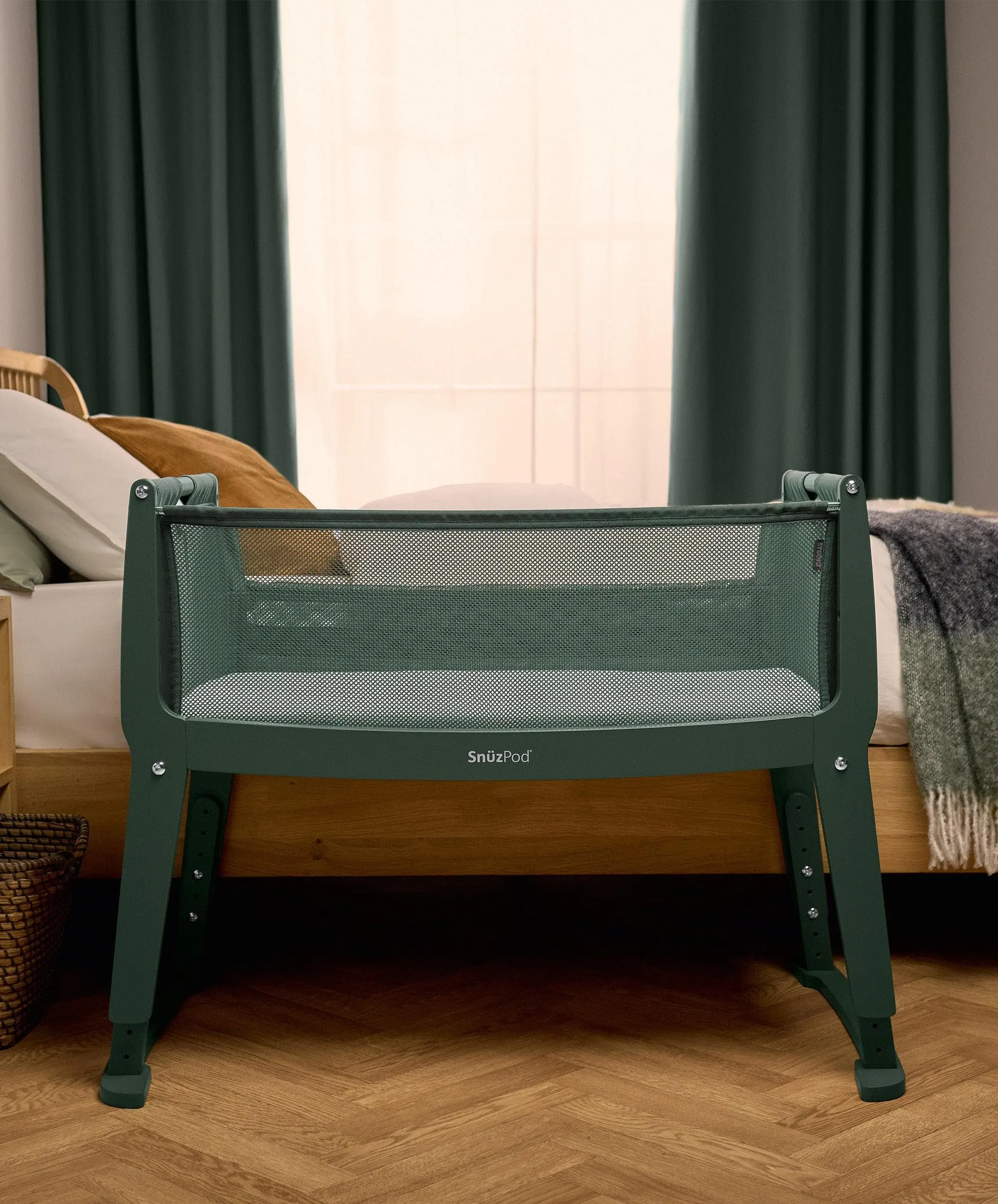 SnuzPod Studio Bedside Crib - Berlin